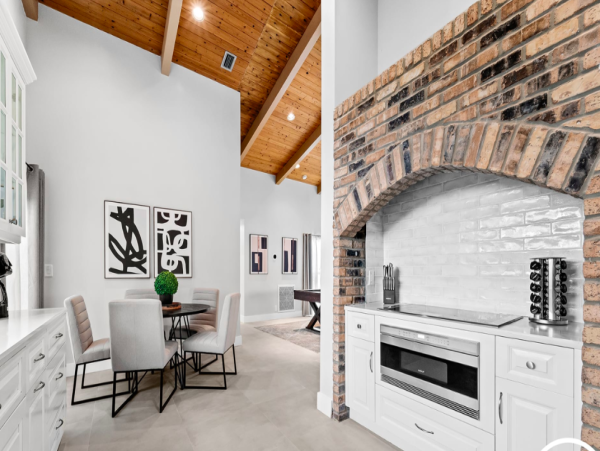 Luxurious 9-Bedroom Vacation Home with Private Pool in Hollywood, FL