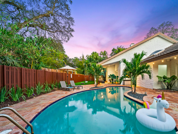 Luxurious 9-Bedroom Vacation Home with Private Pool in Hollywood, FL