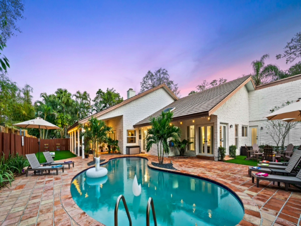 Luxurious 9-Bedroom Vacation Home with Private Pool in Hollywood, FL
