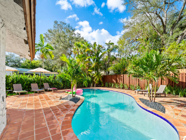 Luxurious 9-Bedroom Vacation Home with Private Pool in Hollywood, FL