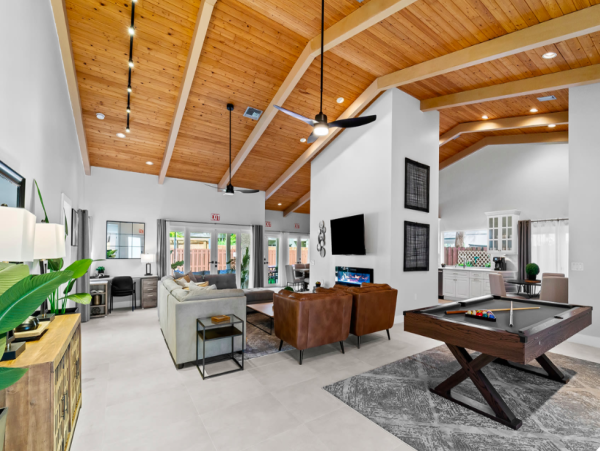 Luxurious 9-Bedroom Vacation Home with Private Pool in Hollywood, FL