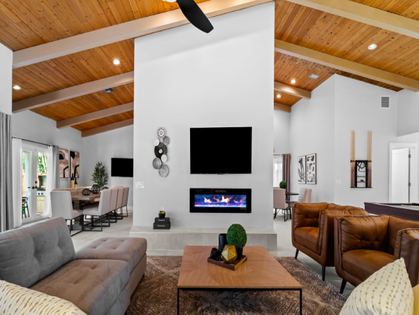Luxurious 9-Bedroom Vacation Home with Private Pool in Hollywood, FL