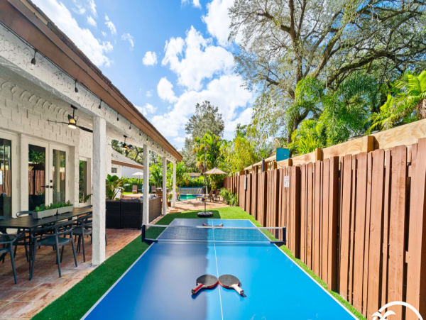 Luxurious 9-Bedroom Vacation Home with Private Pool in Hollywood, FL