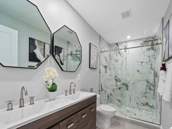 Luxurious 9-Bedroom Vacation Home with Private Pool in Hollywood, FL