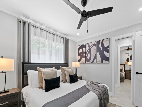 Luxurious 9-Bedroom Vacation Home with Private Pool in Hollywood, FL