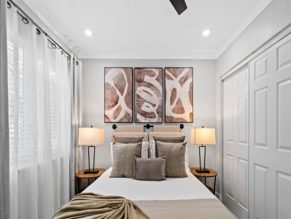 Luxurious 9-Bedroom Vacation Home with Private Pool in Hollywood, FL