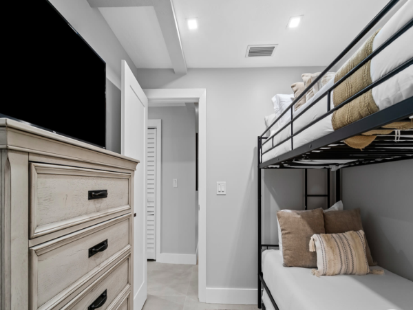 Luxurious 9-Bedroom Vacation Home with Private Pool in Hollywood, FL