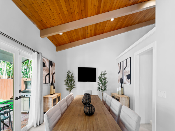 Luxurious 9-Bedroom Vacation Home with Private Pool in Hollywood, FL