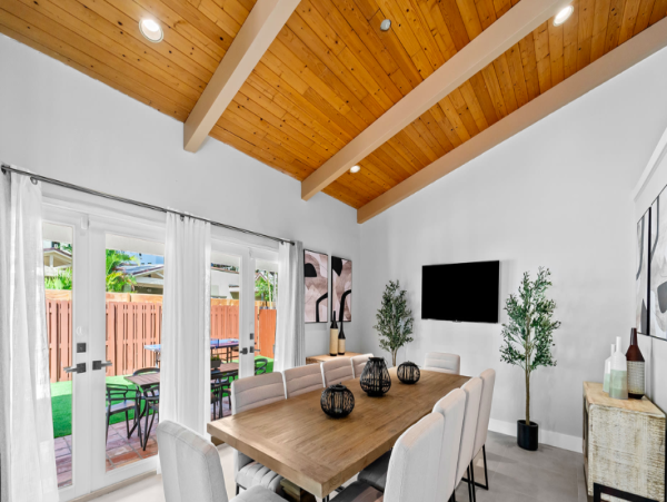 Luxurious 9-Bedroom Vacation Home with Private Pool in Hollywood, FL