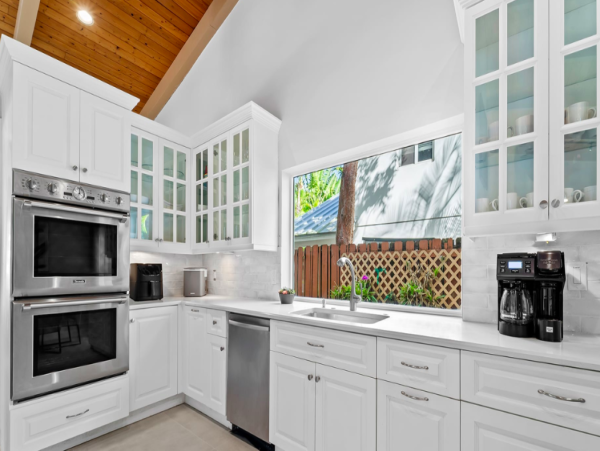 Luxurious 9-Bedroom Vacation Home with Private Pool in Hollywood, FL
