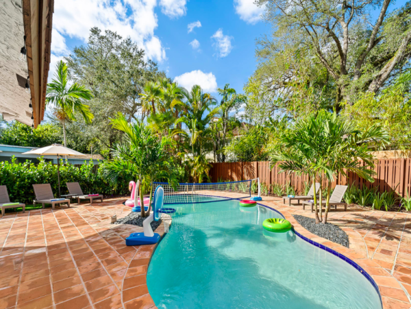 Luxurious 9-Bedroom Vacation Home with Private Pool in Hollywood, FL