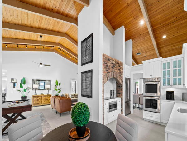 Luxurious 9-Bedroom Vacation Home with Private Pool in Hollywood, FL