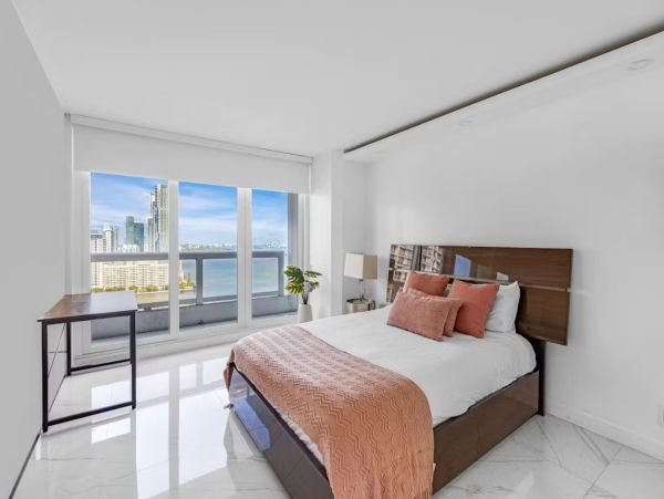 Sophisticated Two Bedroom Apartment with Panoramic Bay View in Miami