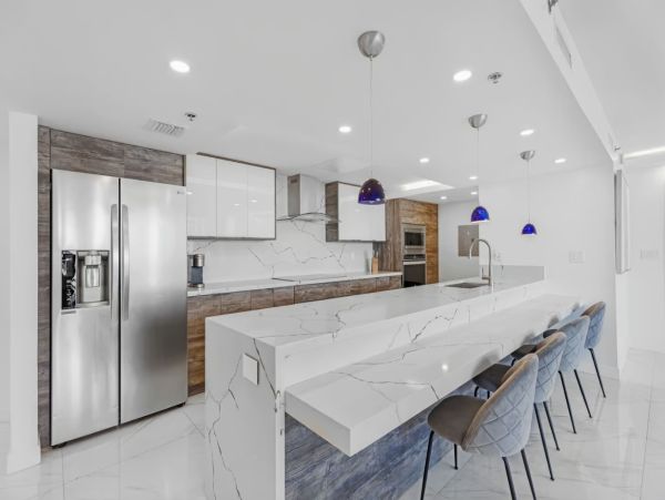 Sophisticated Two Bedroom Apartment with Panoramic Bay View in Miami