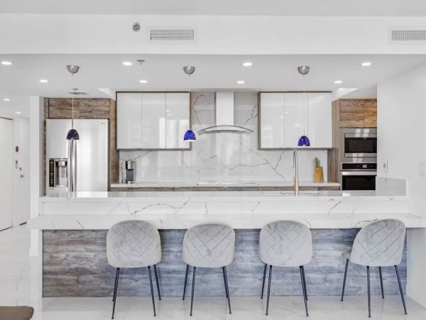 Sophisticated Two Bedroom Apartment with Panoramic Bay View in Miami