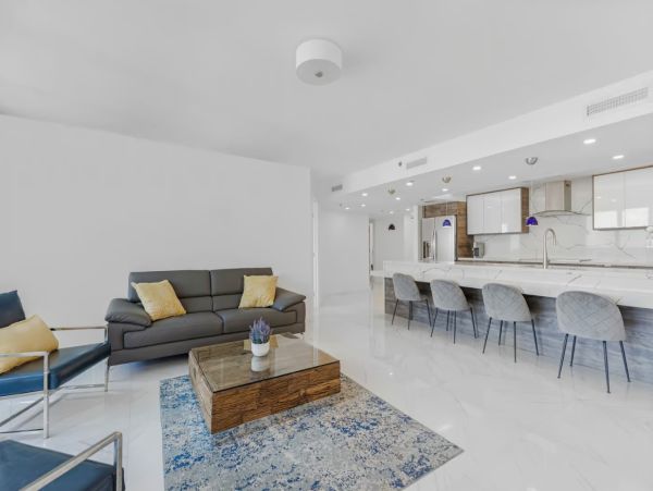 Sophisticated Two Bedroom Apartment with Panoramic Bay View in Miami