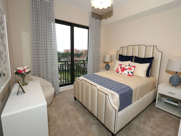Two Bedroom Vacation Condo Walk to Beach in Naples