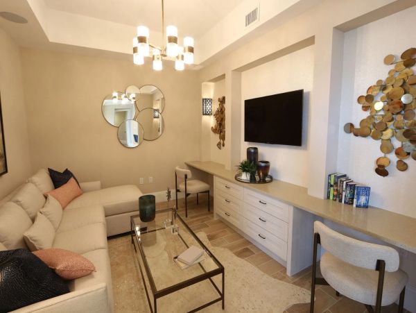 Two Bedroom Vacation Condo Walk to Beach in Naples