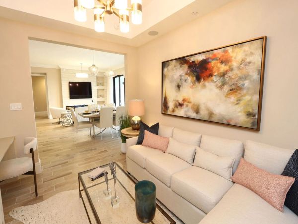 Two Bedroom Vacation Condo Walk to Beach in Naples