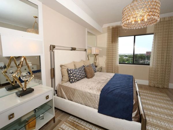 Two Bedroom Vacation Condo Walk to Beach in Naples
