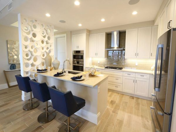 Two Bedroom Vacation Condo Walk to Beach in Naples