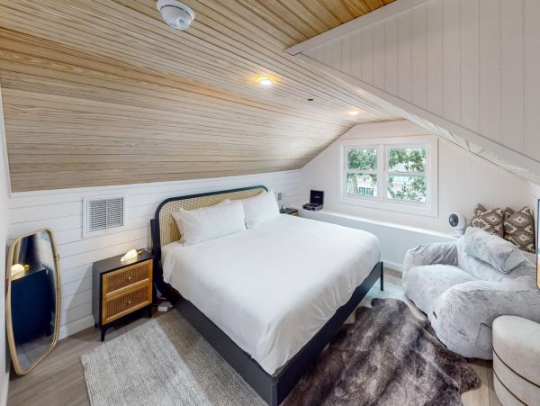 Six Bedroom Near Beach Home in Isle of Plams