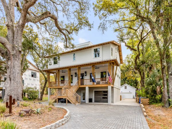 Six Bedroom Near Beach Home in Isle of Plams