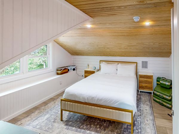 Six Bedroom Near Beach Home in Isle of Plams