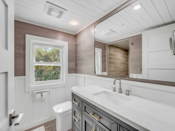 Six Bedroom Near Beach Home in Isle of Plams