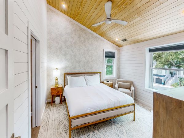 Six Bedroom Near Beach Home in Isle of Plams