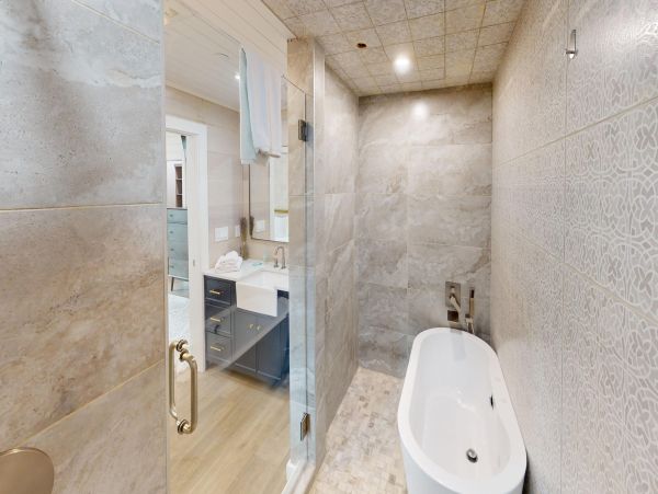 Six Bedroom Near Beach Home in Isle of Plams