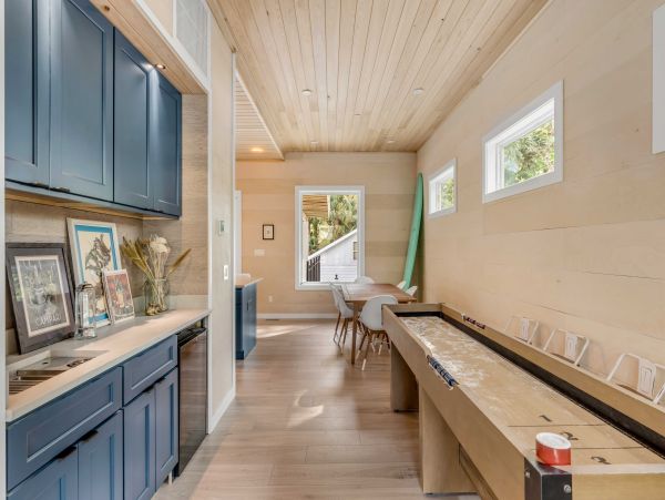 Six Bedroom Near Beach Home in Isle of Plams