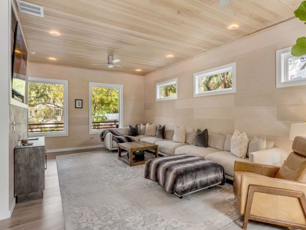 Six Bedroom Near Beach Home in Isle of Plams