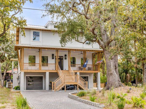 Six Bedroom Near Beach Home in Isle of Plams