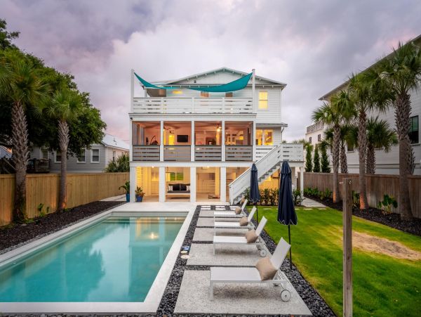 Charming Four Bedroom Vacation Home in Isle of Palms