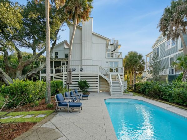 Gorgeous Five Bedroom Vacation Home in Isle of Palms