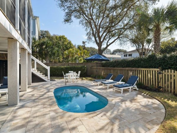 Isle of Palms Fantastic Four Bedroom Vacation Home