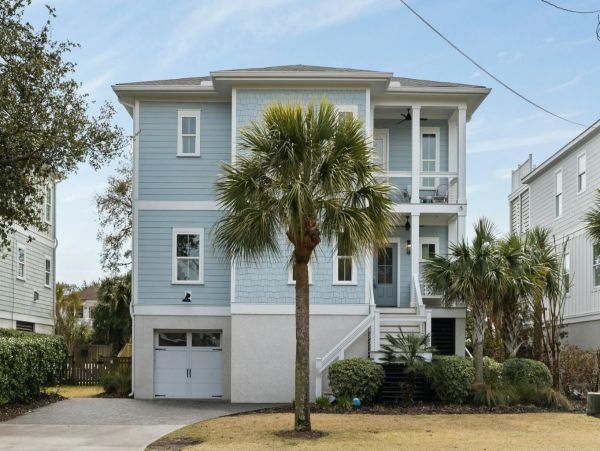 Isle of Palms Fantastic Four Bedroom Vacation Home