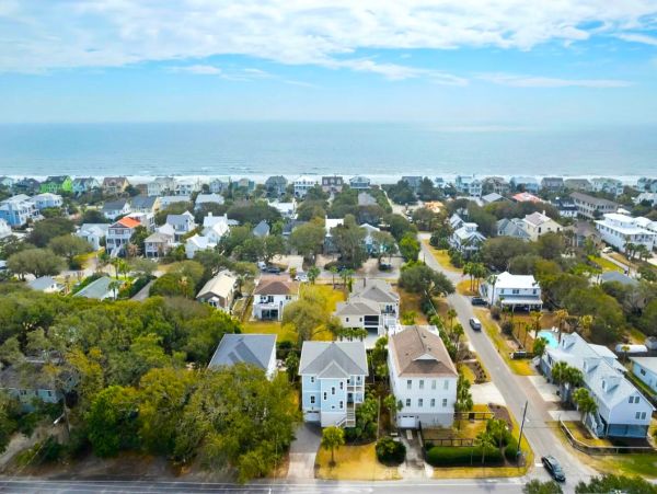 Isle of Palms Fantastic Four Bedroom Vacation Home
