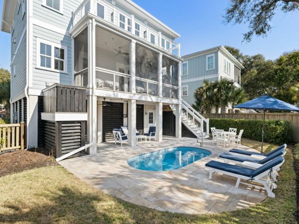 Isle of Palms Fantastic Four Bedroom Vacation Home