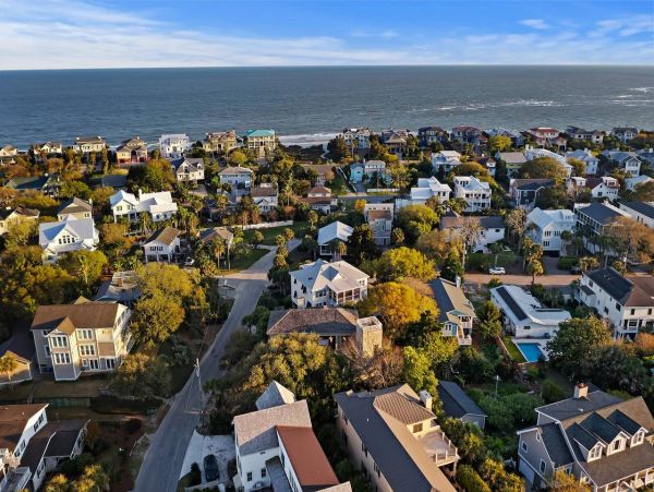 Walk to Beach Five Bedroom Rental Home in Isle of Palms