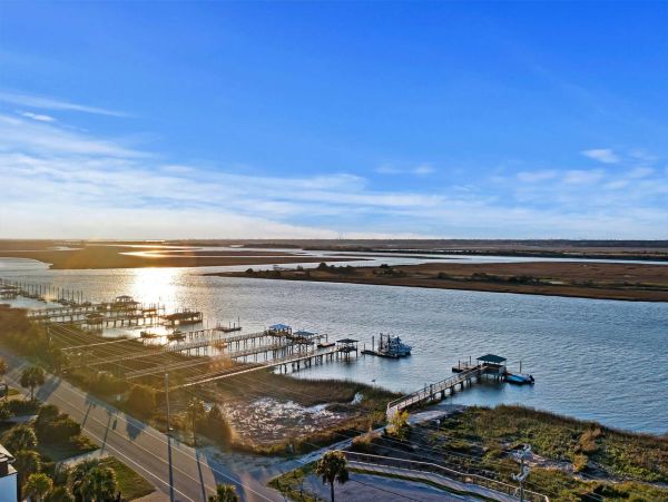 Walk to Beach Five Bedroom Rental Home in Isle of Palms