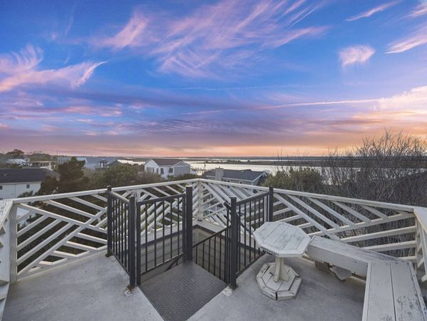 Walk to Beach Five Bedroom Rental Home in Isle of Palms