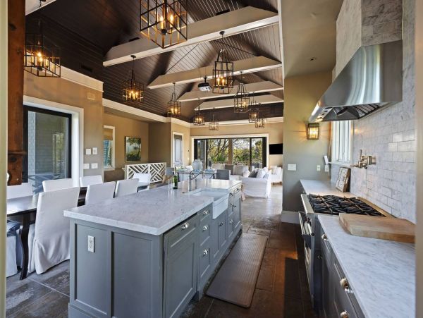 Walk to Beach Five Bedroom Rental Home in Isle of Palms