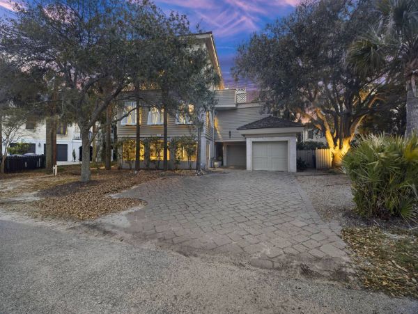 Walk to Beach Five Bedroom Rental Home in Isle of Palms