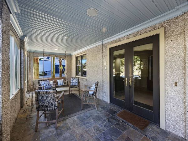 Walk to Beach Five Bedroom Rental Home in Isle of Palms