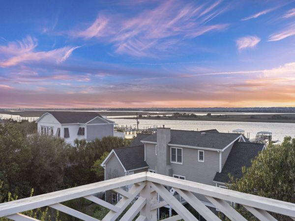 Walk to Beach Five Bedroom Rental Home in Isle of Palms
