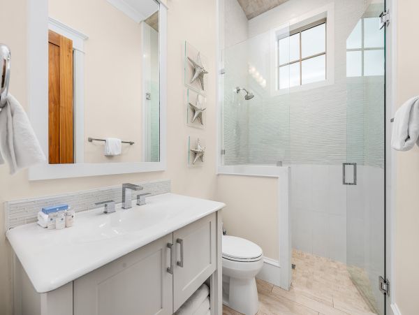 Eight Bedroom Luxury Vacation Pool Home in Destin
