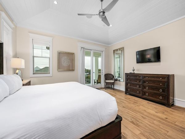 Eight Bedroom Luxury Vacation Pool Home in Destin