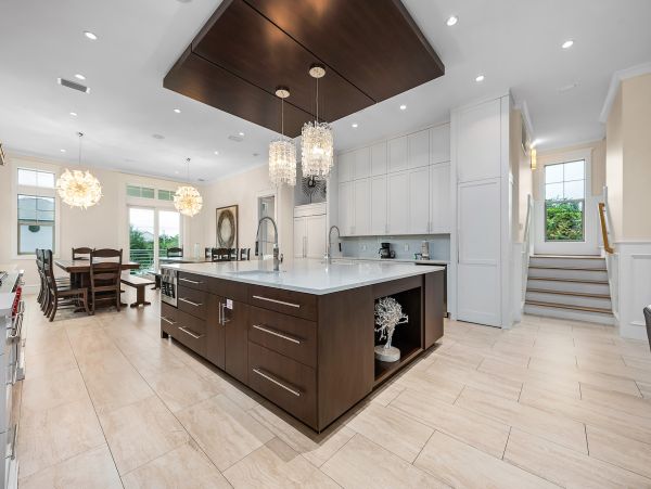 Eight Bedroom Luxury Vacation Pool Home in Destin